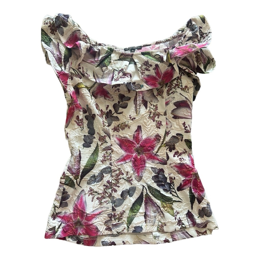 Alberto Makali New York Floral Ruffle top
XS
fitted, with a zipper on the side